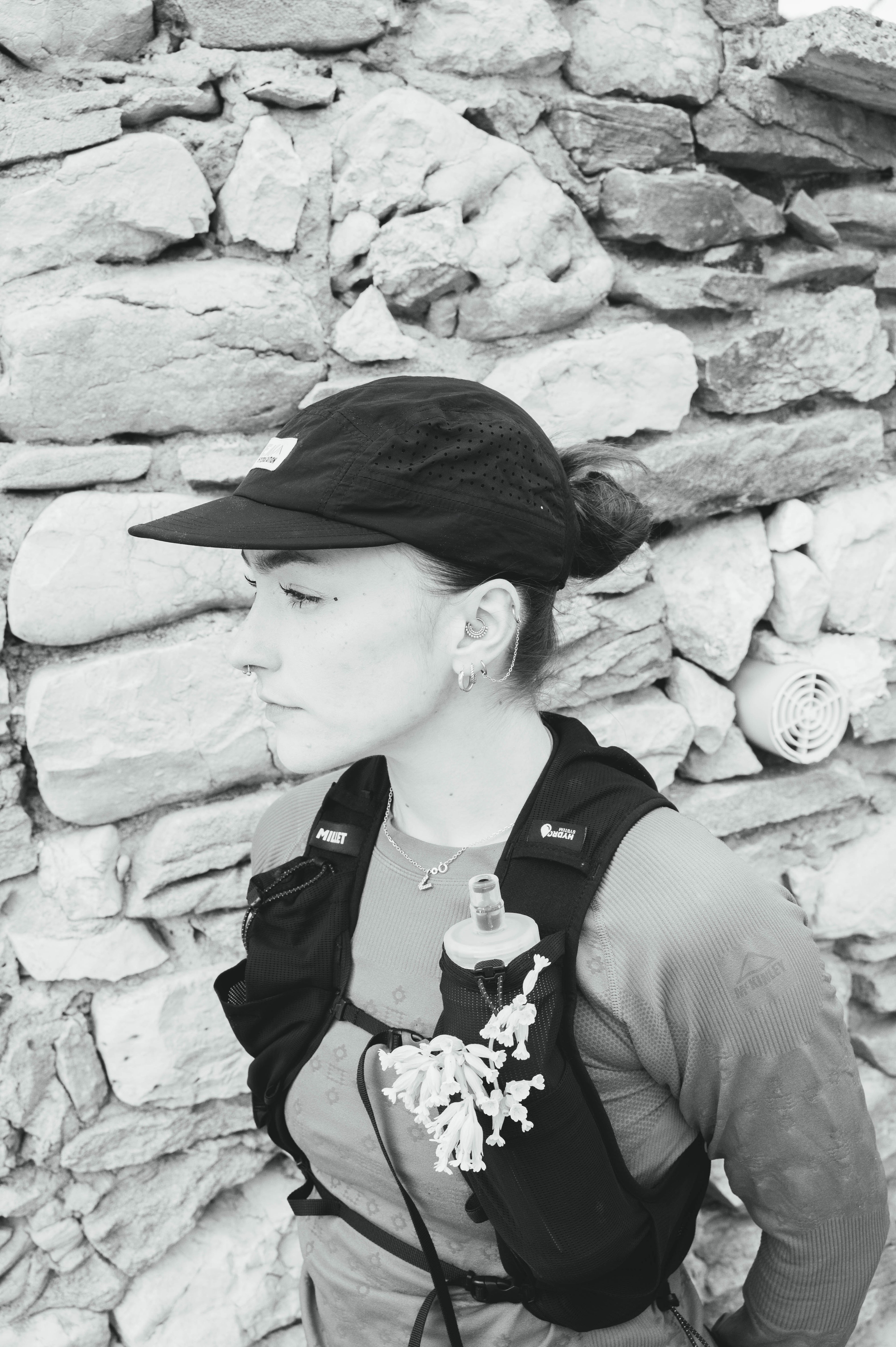 Nylon ou polyester : quel matériau choisir pour une casquette de sport ?